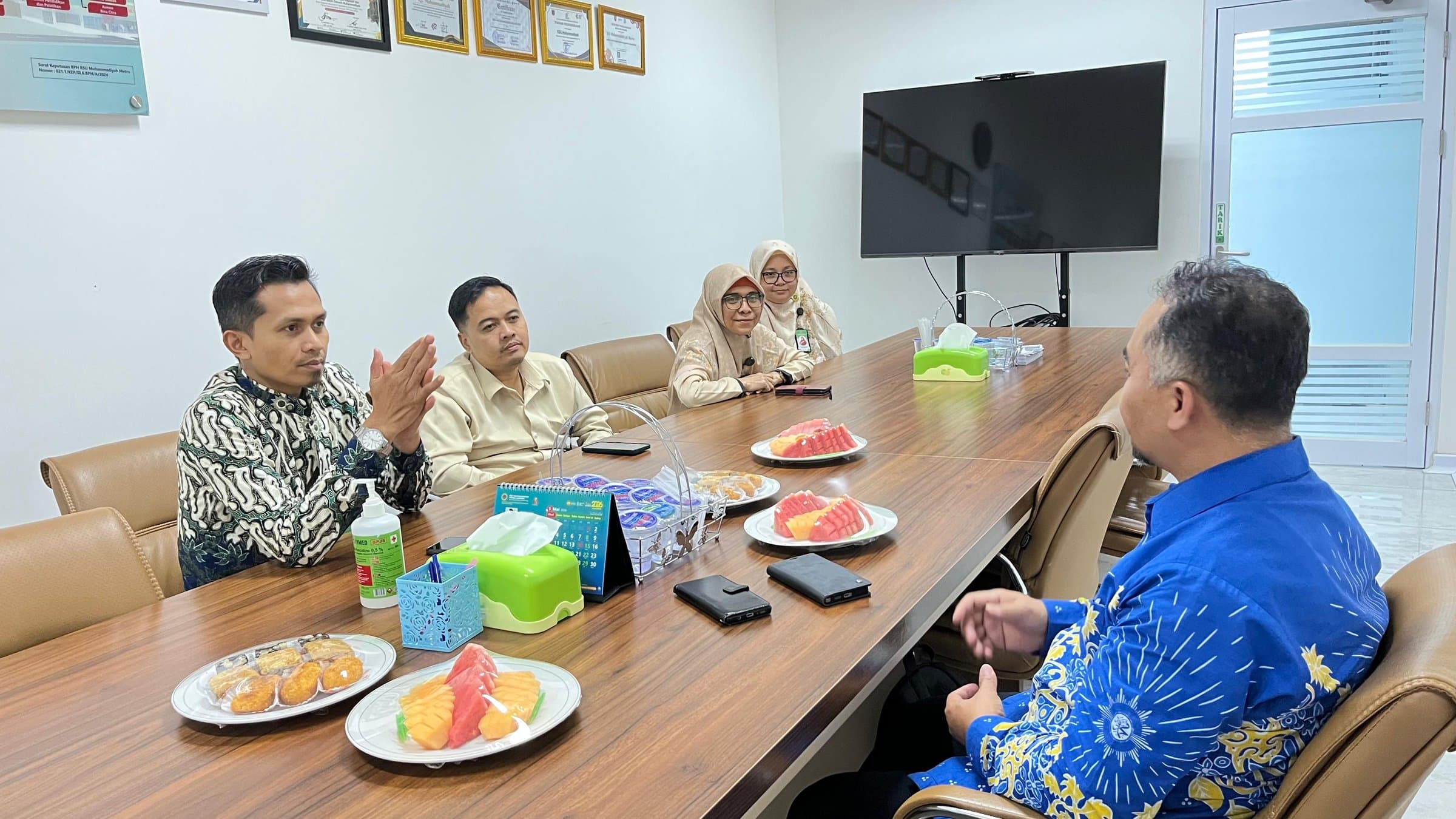 Diskusi dalam kunjungan ke RS Muhammadiyah Metro