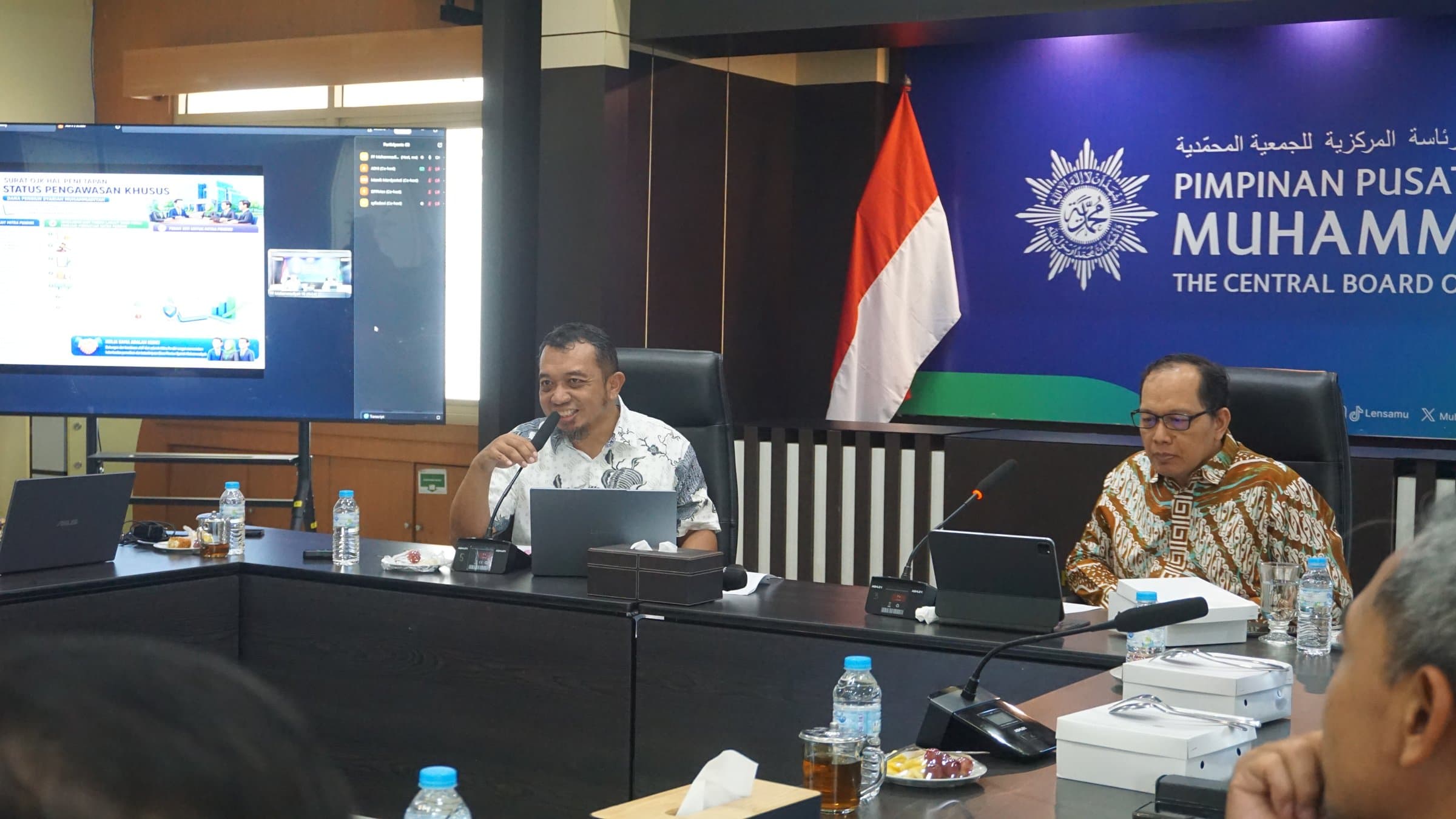 Diskusi di ruang rapat Pimpinan Pusat Muhammadiyah