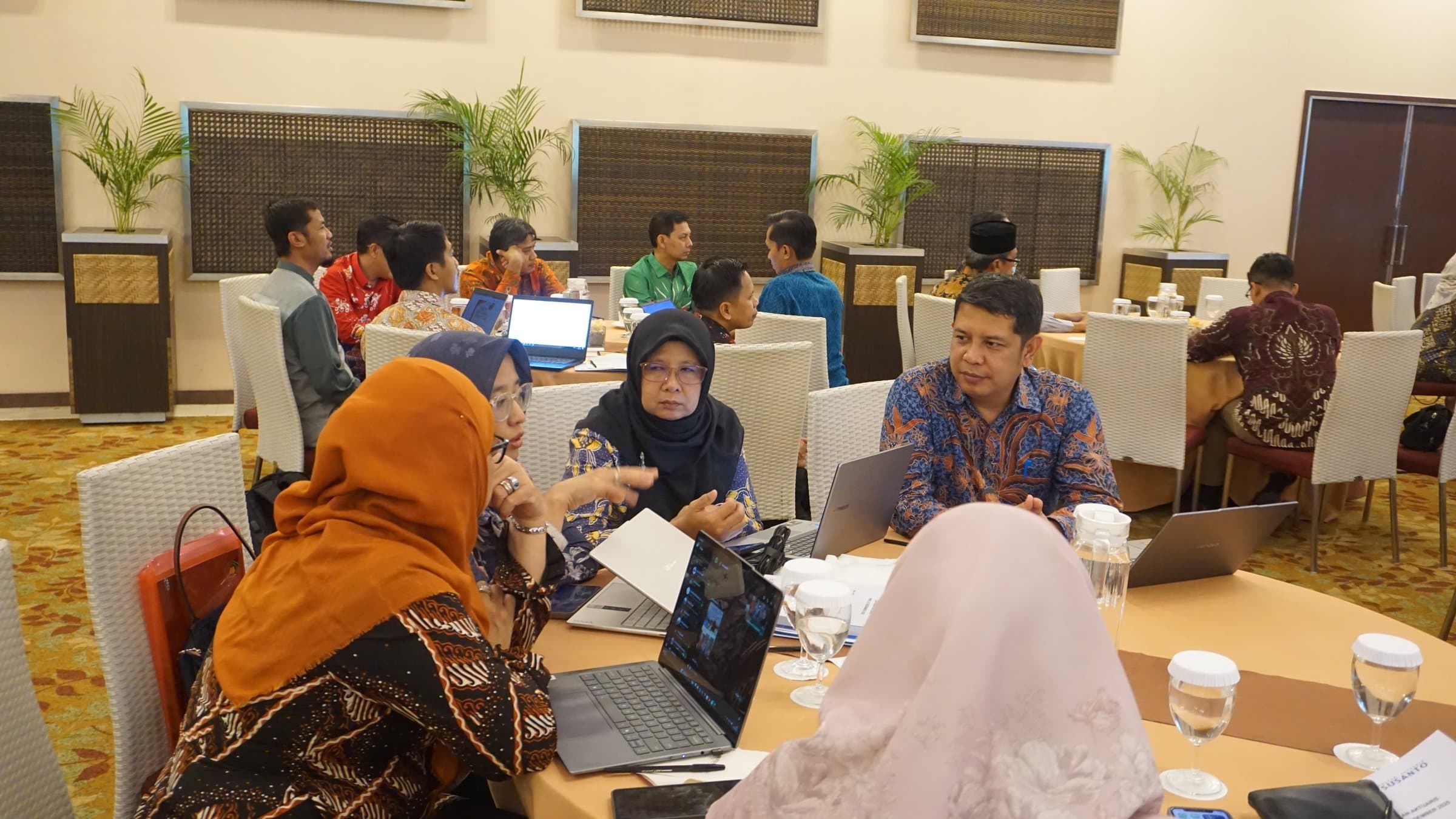 Diskusi peserta Sosialisasi Hasil Valuasi Aktuaria
