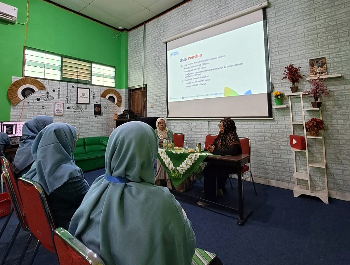 Sosialisasi di SD Muhammadiyah Karangkajen: Dapenmu kenalkan pentingnya menyiapkan Dana Pensiun